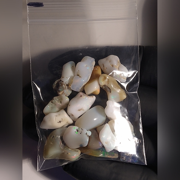 100 carats grade A opals